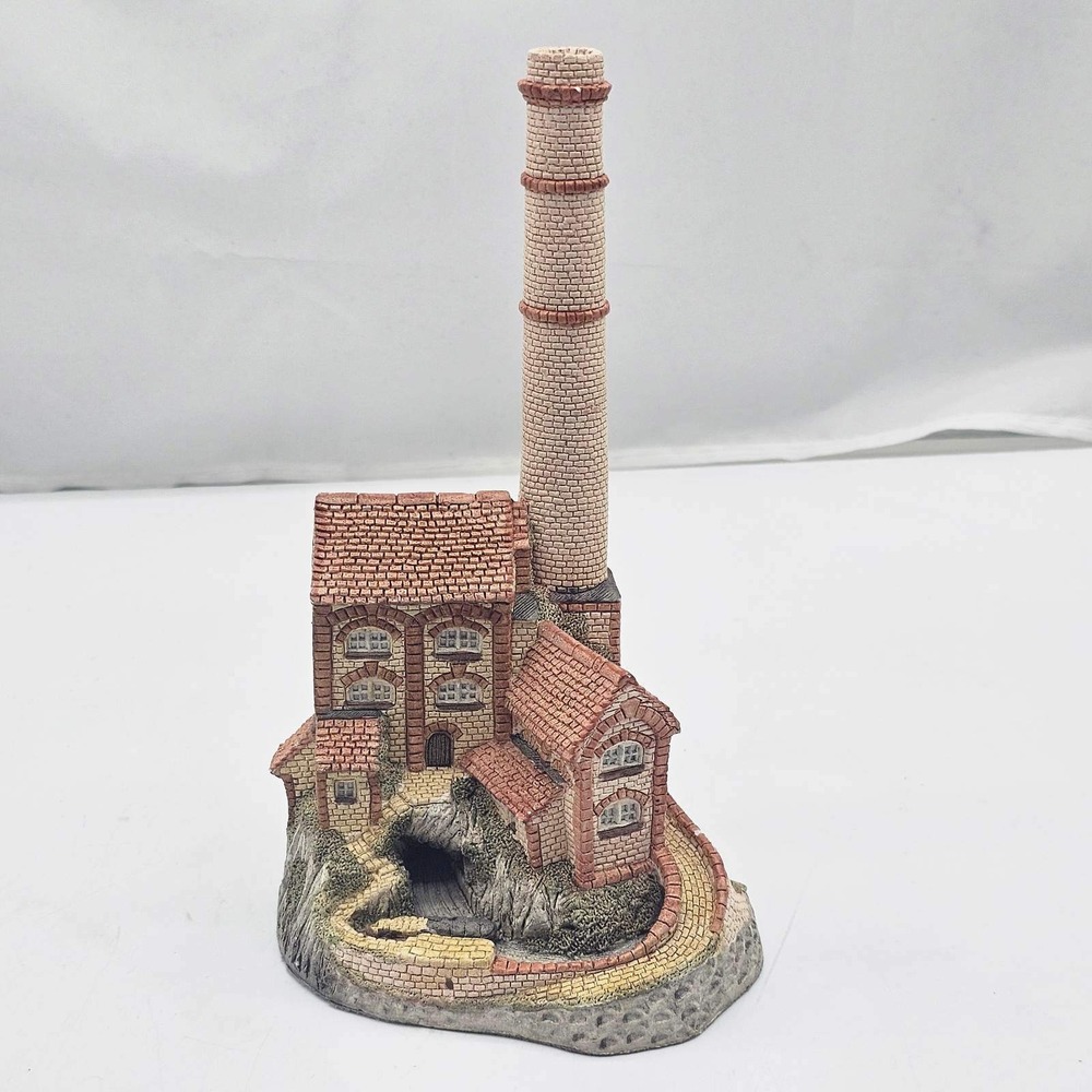 David Winter Derbyshire Mill Unisex OS Tan Hand Painted 1987 Miniature